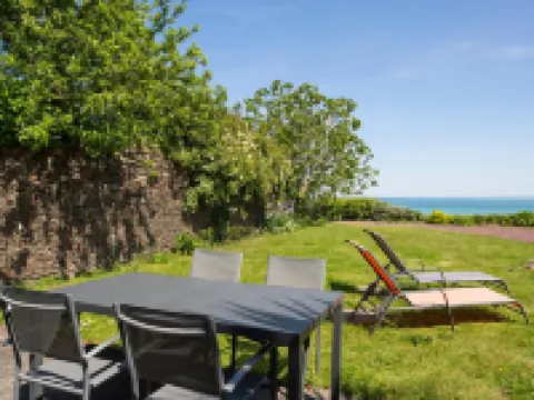 La Metairie du Vauhariot - Cottages de Caractère Vue Mer - Terrasse & Piscine Intérieure Chauffée Hotels in Cancale