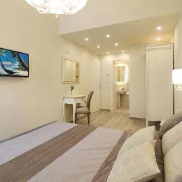 Lucca in Chic - No Ztl - Free Parking - Old City at 10Min by Walk