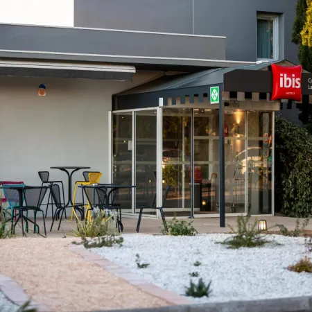 Ibis Carcassonne Est la Cité