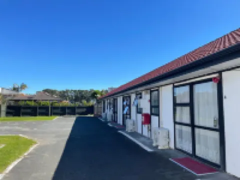 Summer Inn Motel - Newly Renovated, 2 Min Walk to Orewa Beach