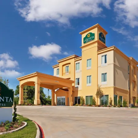 La Quinta Inn & Suites by Wyndham Marshall