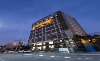 Hive Hotel and Convention Place