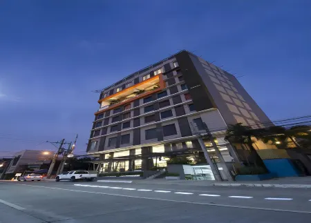 Hive Hotel and Convention Place Отели рядом с достопримечательностью «Mt. Carmel Shrine»