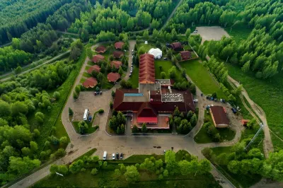 СУСАНИН Парк Отель Отели рядом с достопримечательностью «Мемориал Славы (Вечный огонь, Воинское мемориальное кладбище) 1941-1945 гг.»