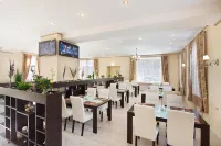 Piramida Hotel - 3-Star