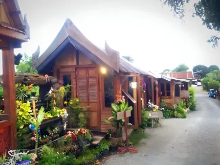 Jidapa Resort Отели рядом с достопримечательностью «Wat Na Tang Nok»