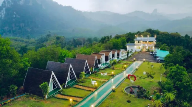 Khaosok99Camp&Cafe Hotels near Sonchana Farm