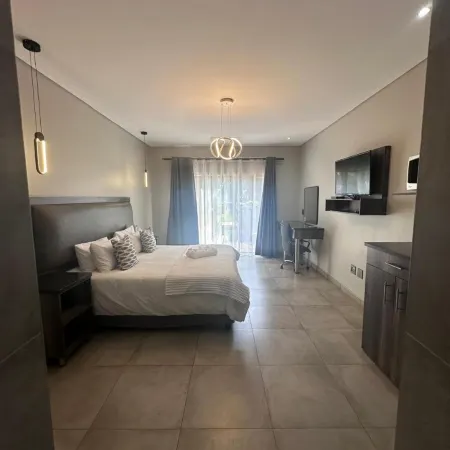 Manor Hills Guest Lodge