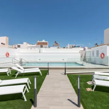Nerja VG Hostal Boutique Hôtels à proximité de : Plage de la Torrecilla