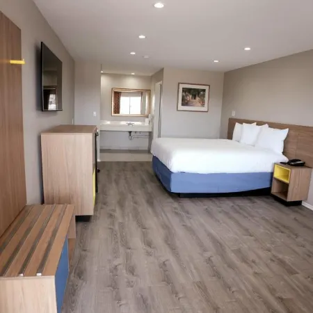 Days Inn by Wyndham Hemet