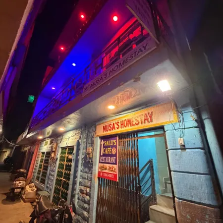 Musa's Homestay Отели рядом с достопримечательностью «Башня с часами Ghanta Ghar»