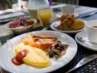 Crown Hotel - พร้อมอาหารเช้า