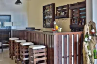 Amagi Beach – Secluded Slice of Paradise - bar