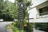 The Hoften Blue Magnets, Dalhousie - Balkoner
