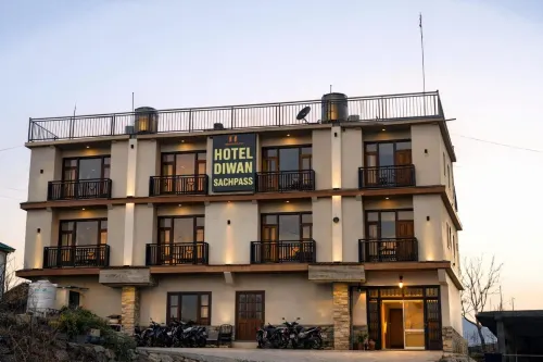 Hotel Diwan Sachpass Himalayan Brothers - balcony