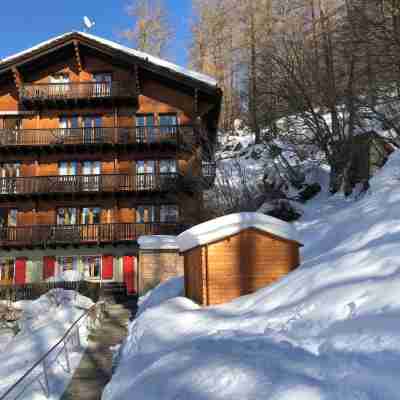 Apartment with Beautiful Views in Zermatt Hotel Exterior