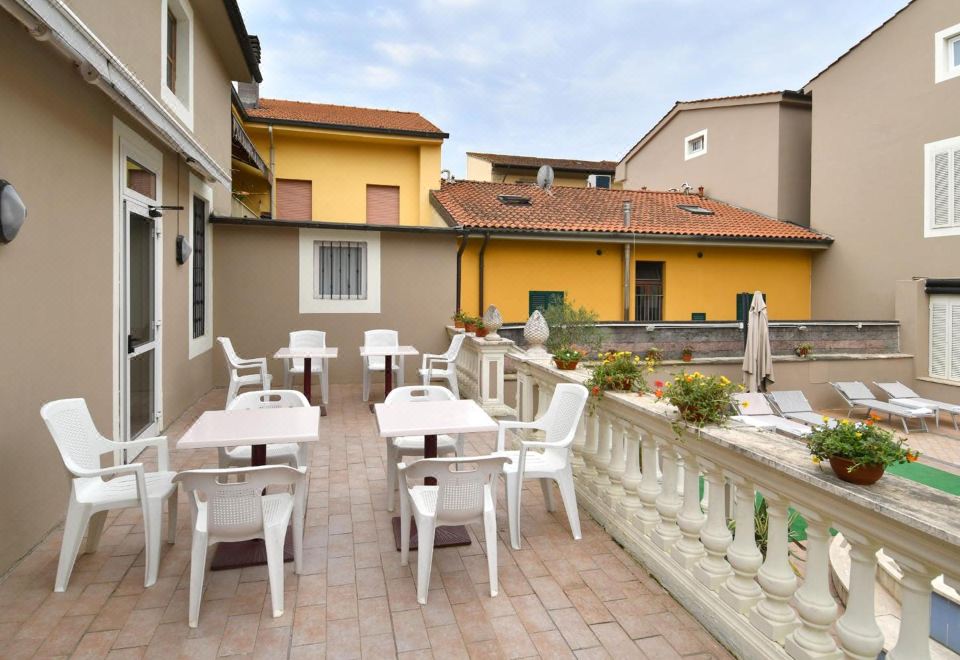 Hotel Innocenti Over view