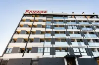 Ramada Suites by Wyndham Asuncion Aeropuerto Hotel a 
