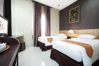 Sutan Raja Cirebon Hotel - parking