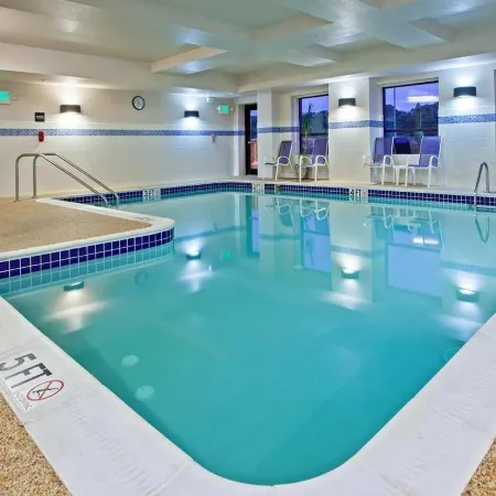 Hampton Inn & Suites Canton