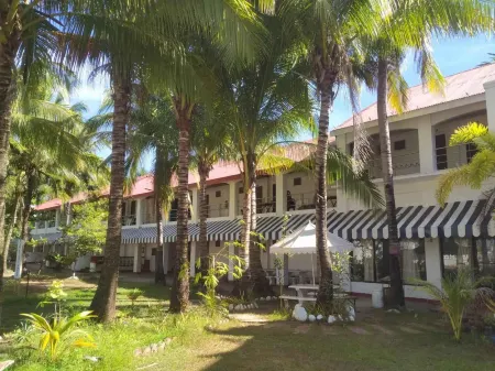 Isla Vista Beach Resort Отели рядом с достопримечательностью «Остров Потипот»