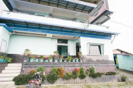 RedDoorz Near Mikie Holiday Funland Berastagi