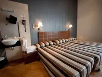 Hostal BCN 46 Hotels near Borras Theatre