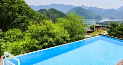 Chungjoo Penates Poolvilla B Hotell i Dongnyang-myeon