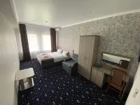 Staryij Zamok Hotel - 2-Star