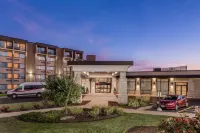 Crowne Plaza Milwaukee Airport by IHG