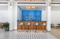 Ramada by Wyndham Goa Arpora - bar
