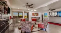 Econo Lodge Inn & Suites