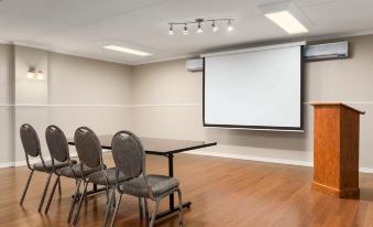 Travelodge by Wyndham Owen Sound