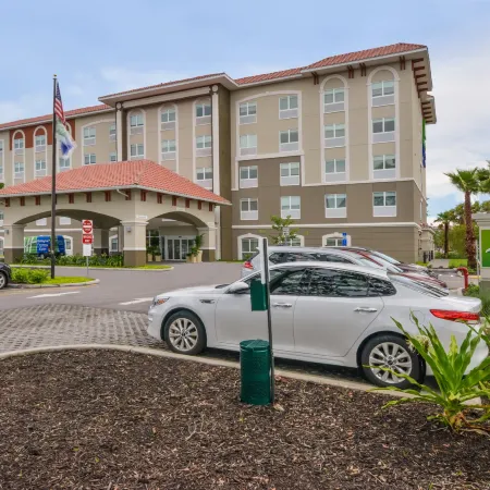 Holiday Inn Express & Suites ST. PETERSBURG - MADEIRA BEACH by IHG