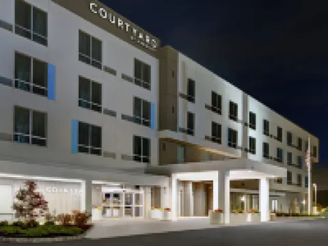 Courtyard Hamilton Hotels in Hamilton