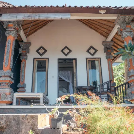 Bukit Indah Homestay Отели рядом с достопримечательностью «Пляж Амед»