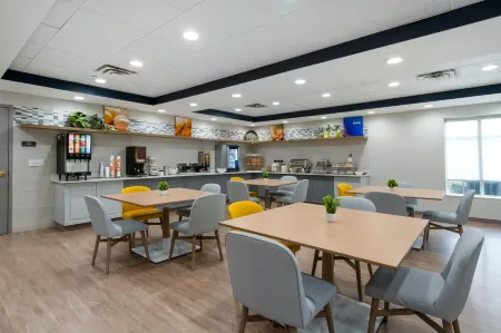 Comfort Inn & Suites Hampton Near Coliseum