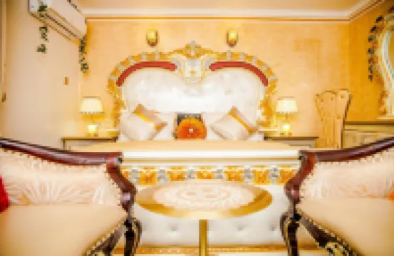 託比皇家套房酒店