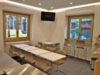 Hotel Dover Các khách sạn gần Ga Lanza