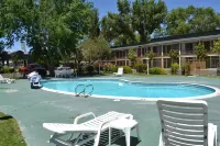 Vagabond Inn Bishop - Pools