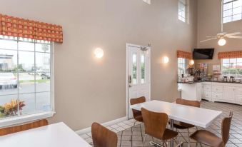 Super 8 by Wyndham Foley