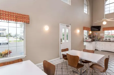 Super 8 by Wyndham Foley