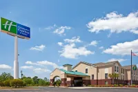 Holiday Inn Express & Suites MILTON EAST I-10 by IHG - parking
