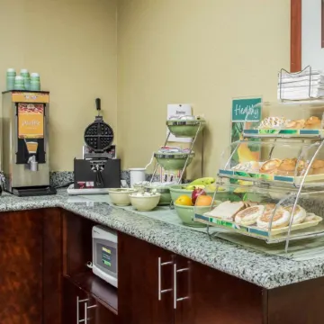 AmericInn by Wyndham Marshfield