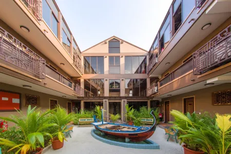 Rashu Hiyaa Отели рядом с достопримечательностью «Meeru Island Resort and Spa»