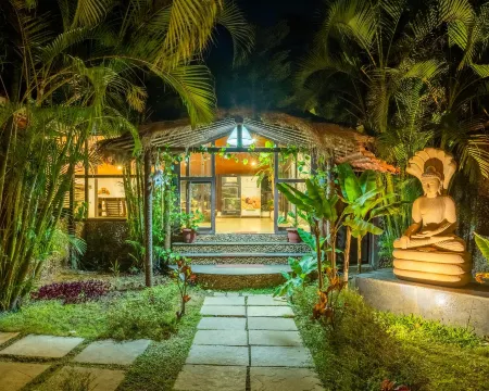 Shangri-La Jungle Village Resort Отели в г. Sancordem VP