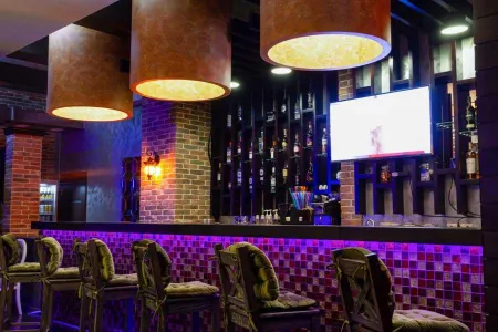 Планета Люкс Отели рядом с достопримечательностью «Северо-Осетинский Республиканский Художественный Музей им. М. Туганова»