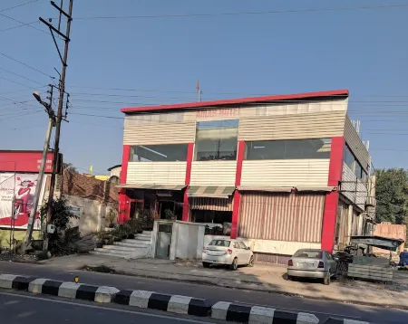 Amar Hotel Отели рядом с достопримечательностью «Cemented (Public) Ground»