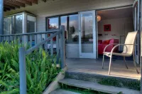 Cove Beach Apartment 1 - Homestays