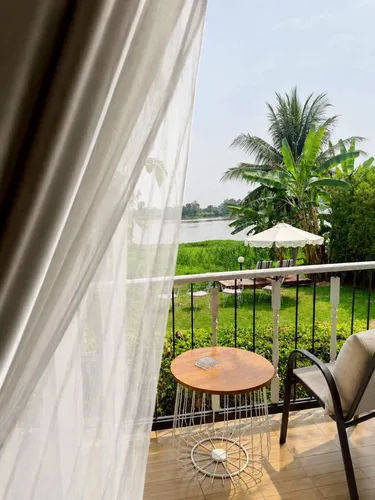 รูปภาพของWhite Wall Riverfront Hotel